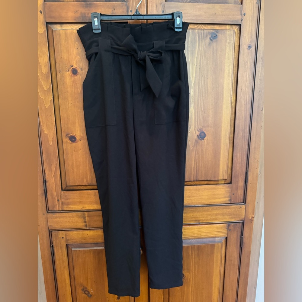 Cupcakes & Cashmere Black High gathered waist with tie belt. Size Small  EUC